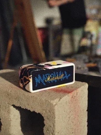 Emberton IIIをコンクリートブロックに置いた様子