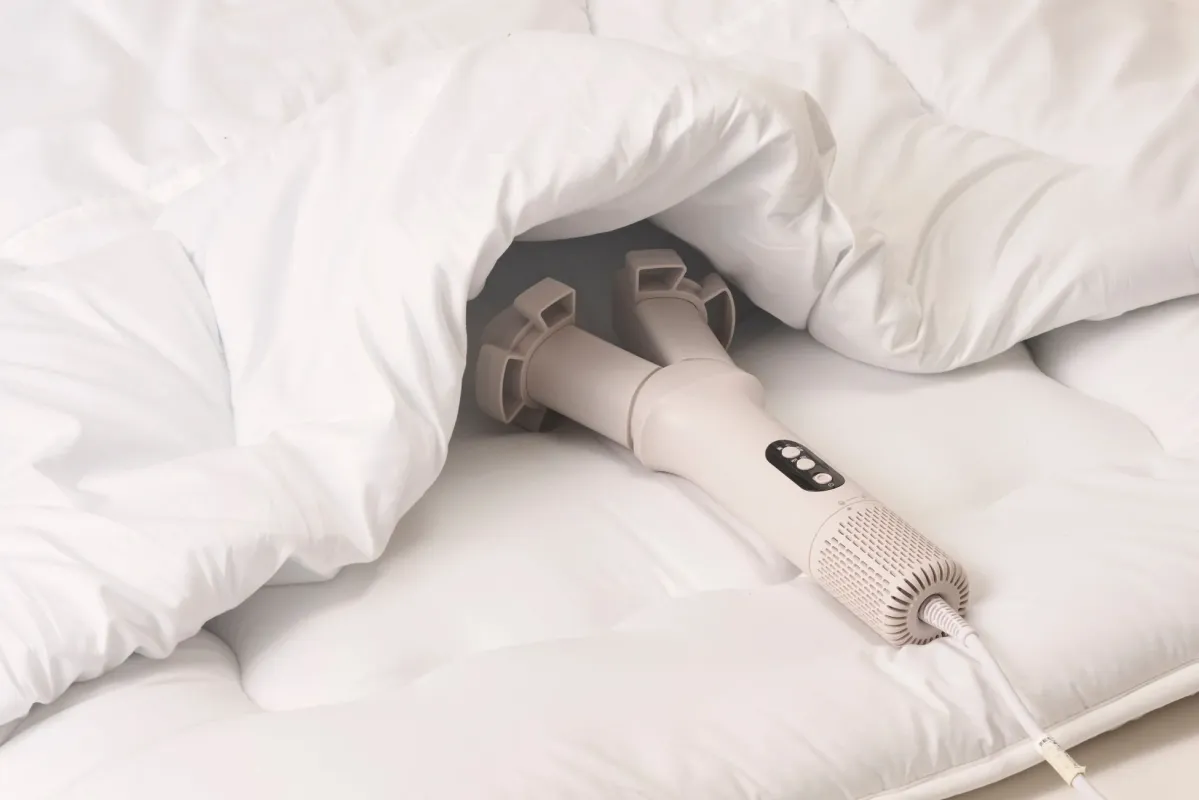 ふとんに差し込むだけのふとん乾燥機