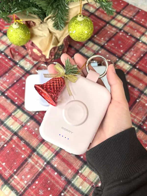 クリスマスツリーとApple Watch充電器