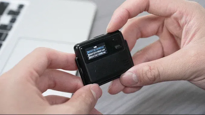 スピーカー搭載