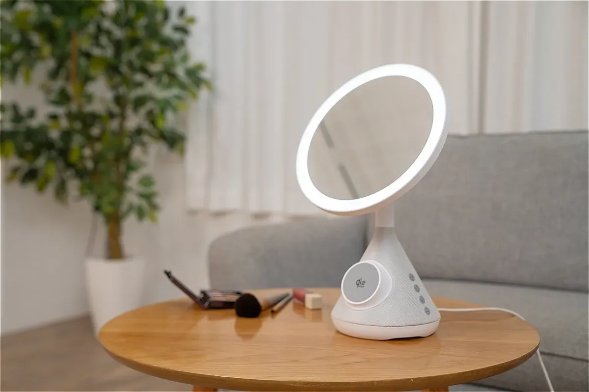 リビングに置かれたスマートビューティーLEDミラー