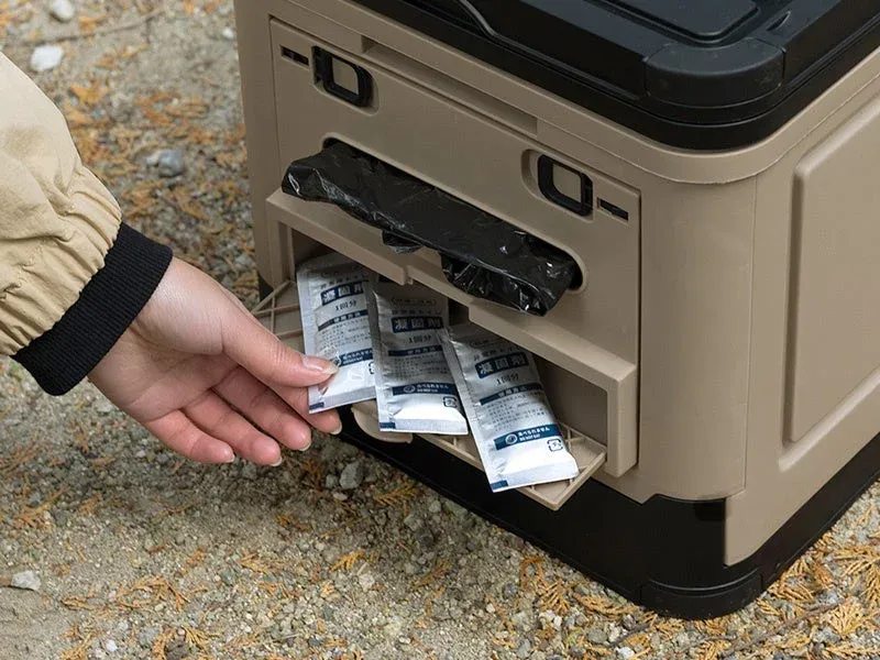 凝固剤を取り出す様子