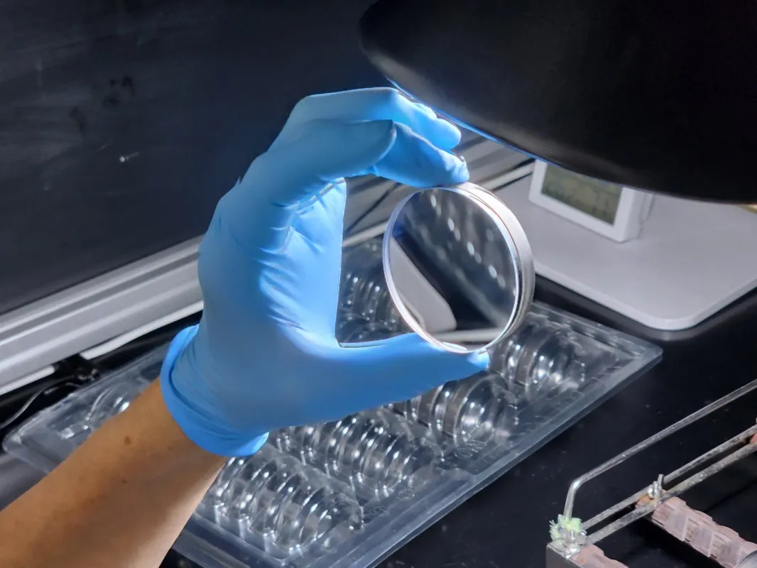 組み立て・検査風景