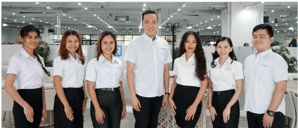 QQEnglishの社員集合写真