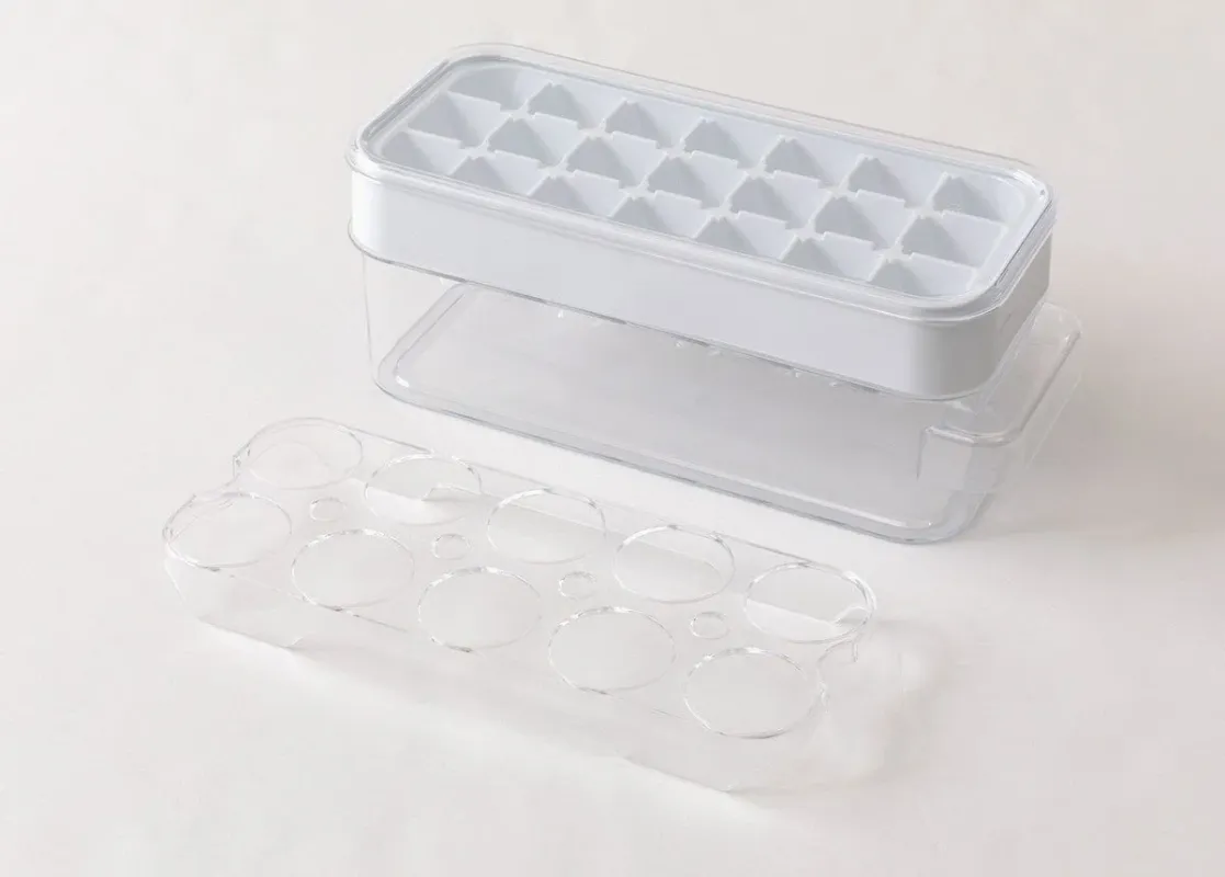 製氷皿と卵ケース
