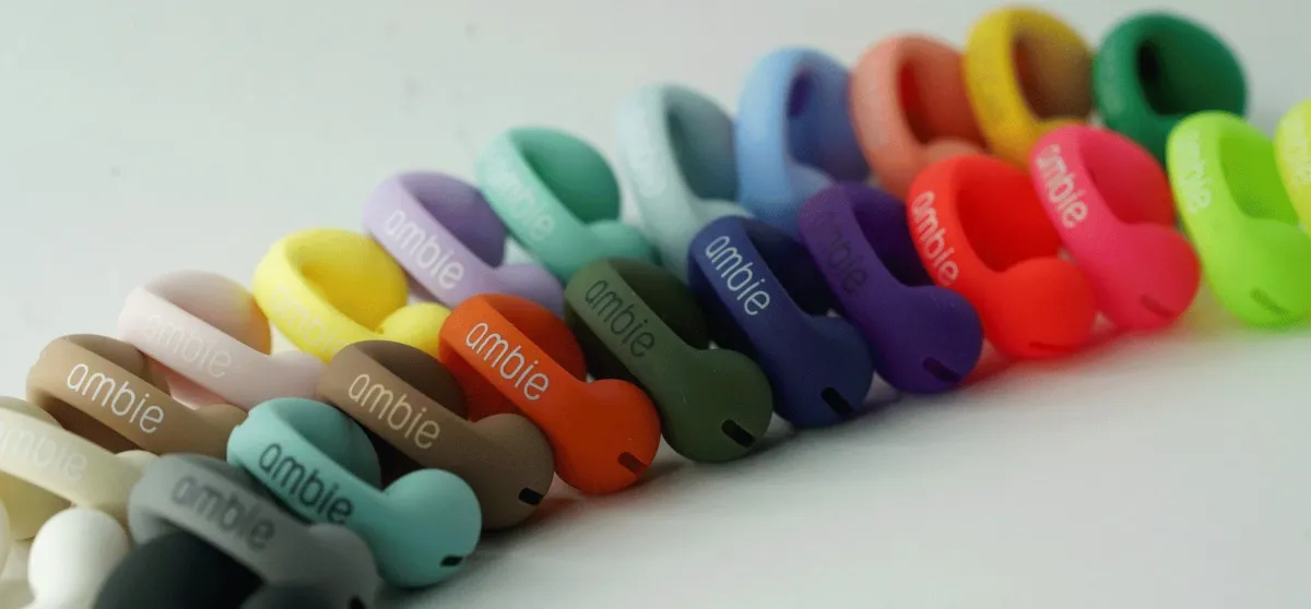 ambieイヤホン、カラフルなSocks