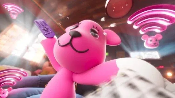 ピンクの犬のようなキャラクターがリモコンを持ち、周囲にはピンクのWi-Fiアイコンや小さな動物の顔が浮かんでいます。