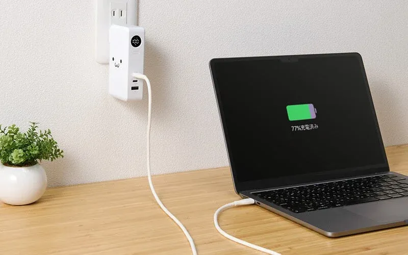 AC充電器として使用中の様子