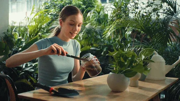 ガーデニング女性