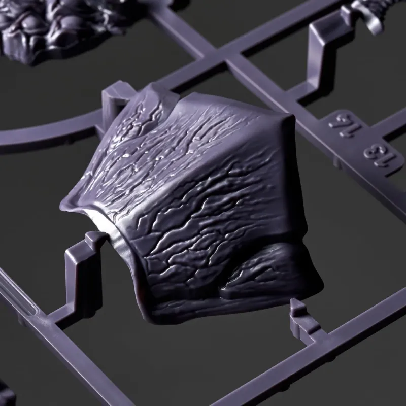 濃い紫色のパーツランナー