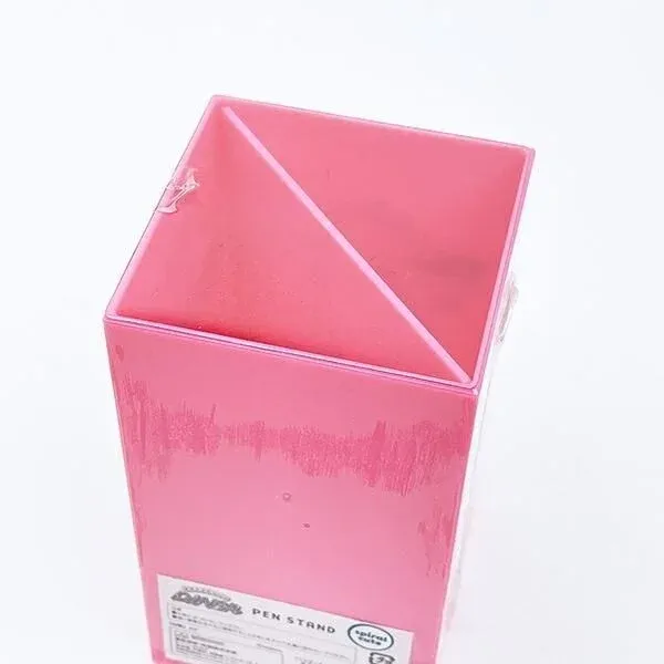 ペンスタンド内部の仕切り