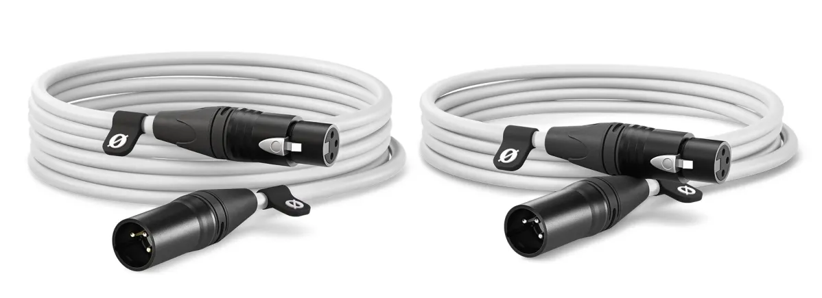 白いXLRコネクタ付きオーディオケーブル