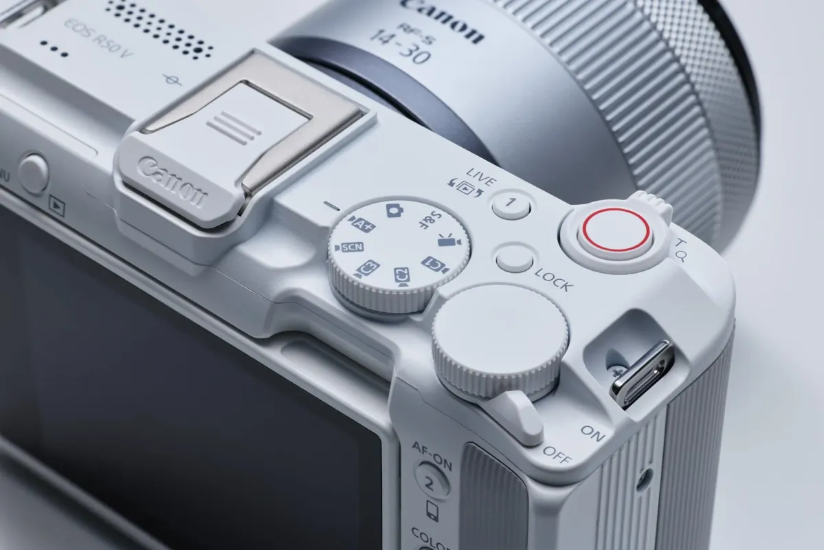 EOS R50 V ホワイトモデル操作部