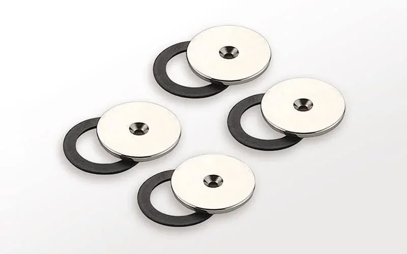 マグネット、磁石、円形、金属、ゴムリング、ワッシャー、部品、留め具、工業製品、白背景