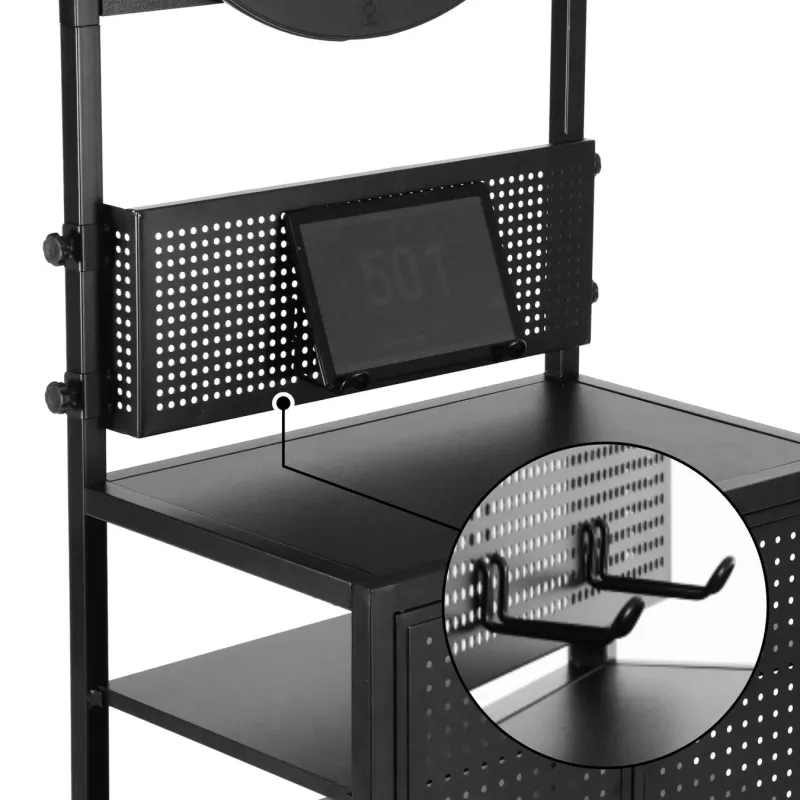 黒い金属製の多機能ラックの一部で、タブレットが設置され、パンチングボードにはフックが取り付けられています