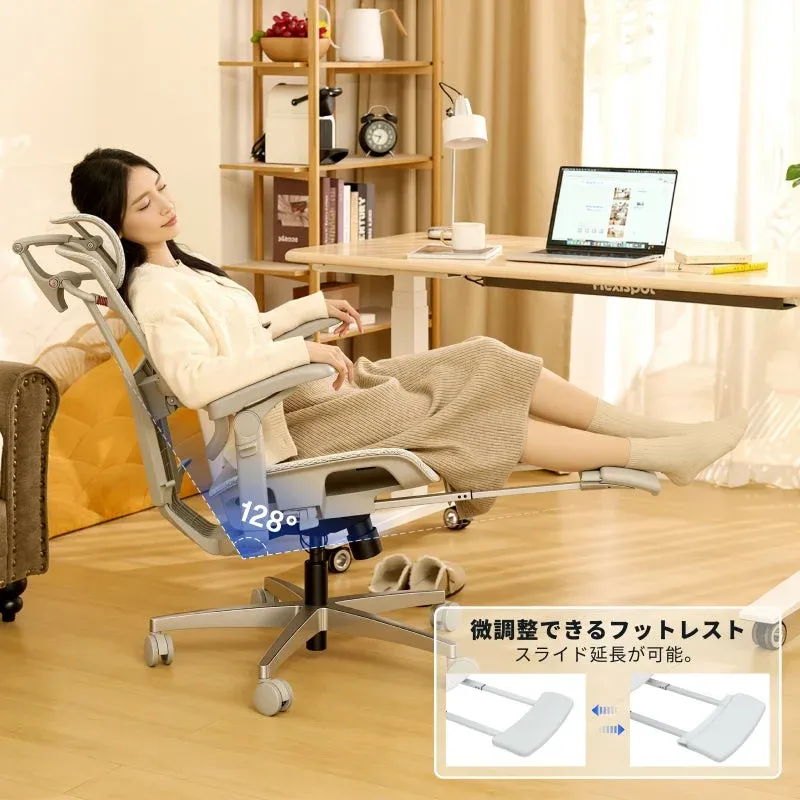 リクライニングしてフットレストを伸ばす女性