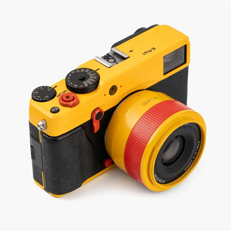 富士フイルムXカメラに装着されたレンズ