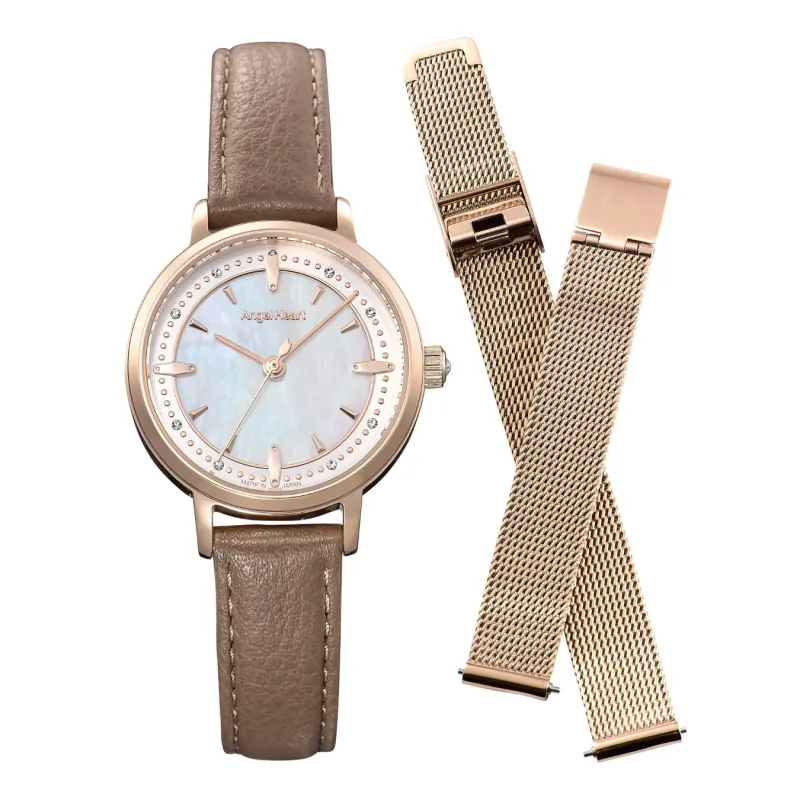 ブラウンのレザーベルトの腕時計