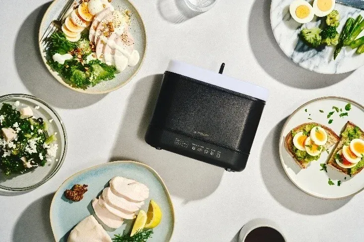 健康的な食事の準備や食卓の様子を上から捉えた一枚です。