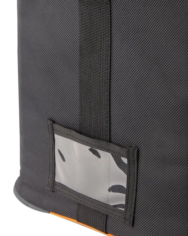 背面のトロリーケース固定スリット