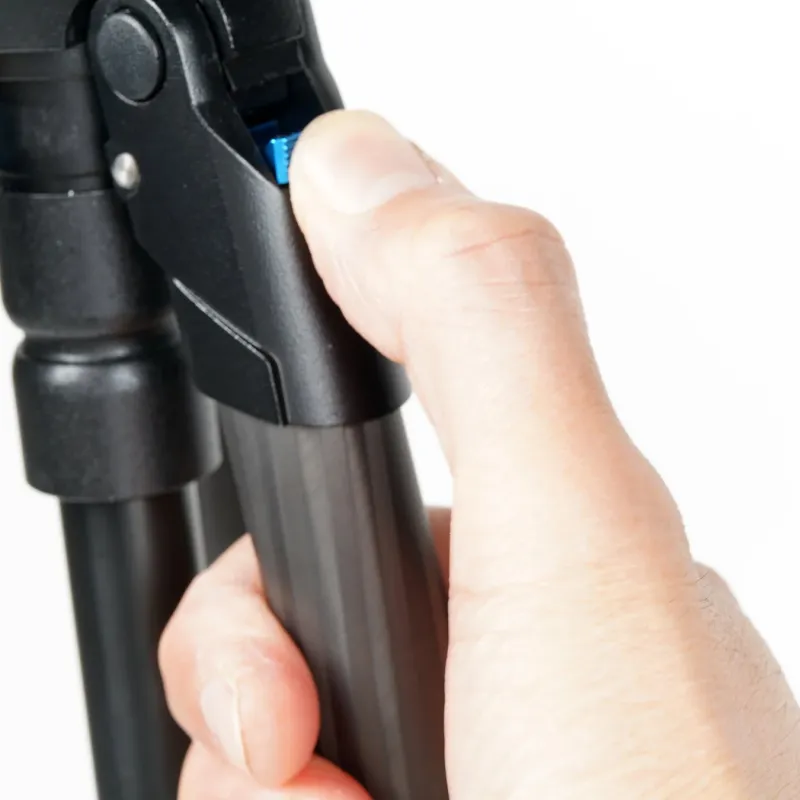 「ハライチロック式」三段階開脚機構を装備