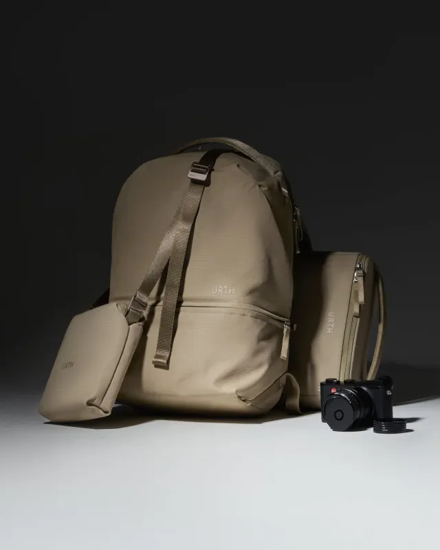URTHのバックパック、カメラバッグ、ポーチ、カメラ