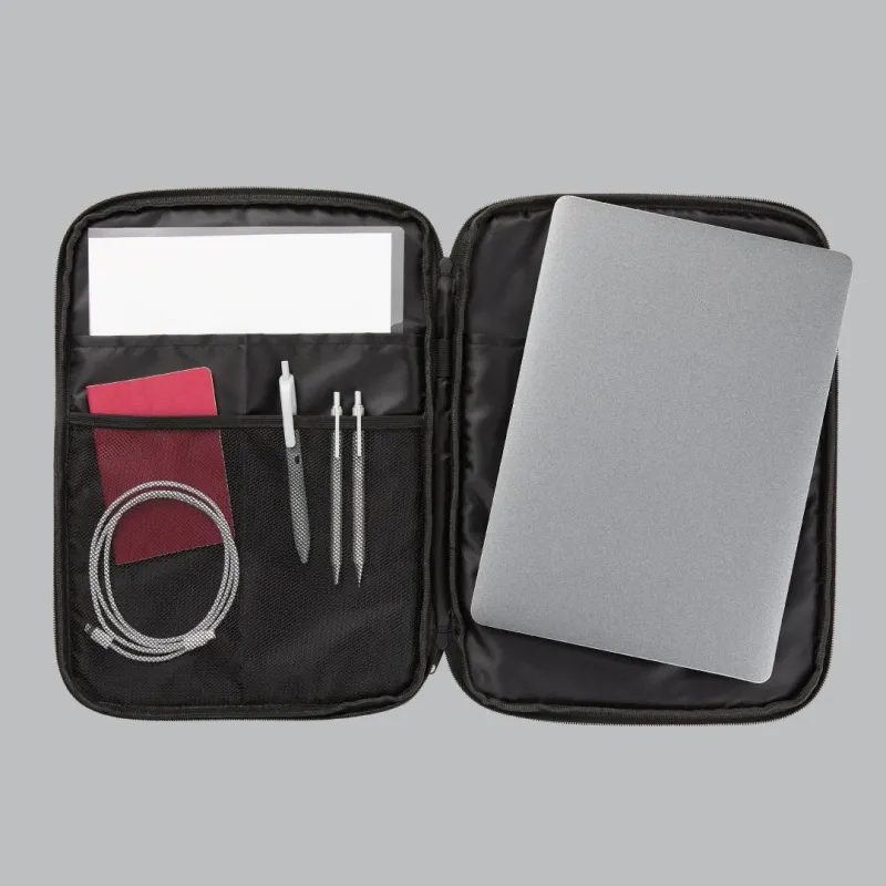 黒ねこA4マルチケース内部