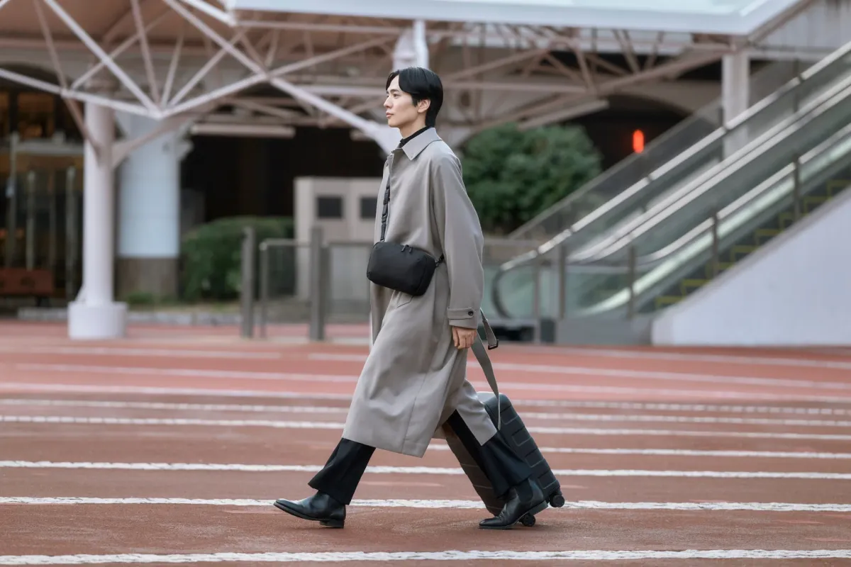 スリングバッグとして使用する様子