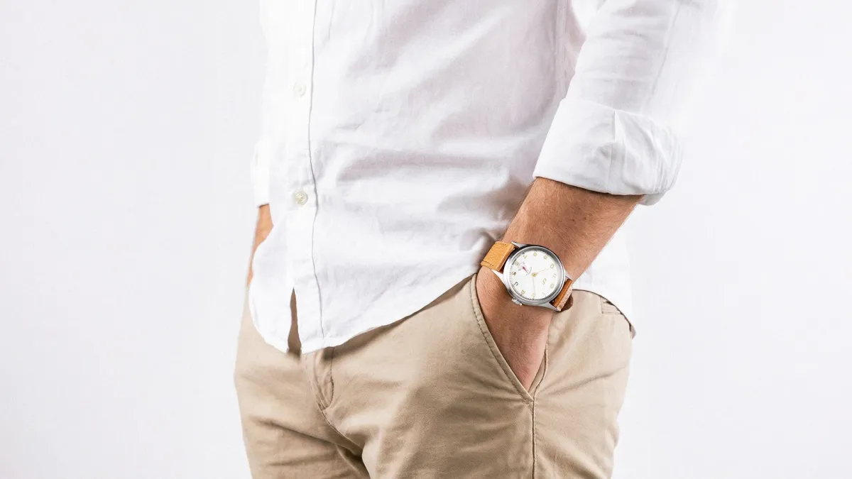 UNDONE時計を着用した男性