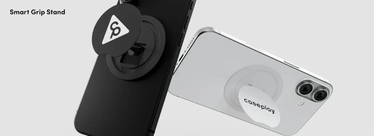 黒と白のスマートフォンに「Smart Grip Stand」という名前のスマホアクセサリーが取り付けられている様子