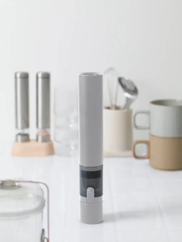 キッチンに置かれたSMOOK（アッシュグレー）