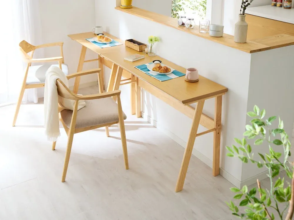 カウンターテーブルでの食事