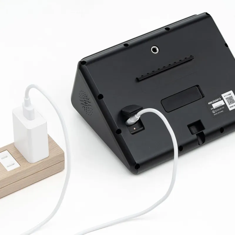 電子機器の充電風景