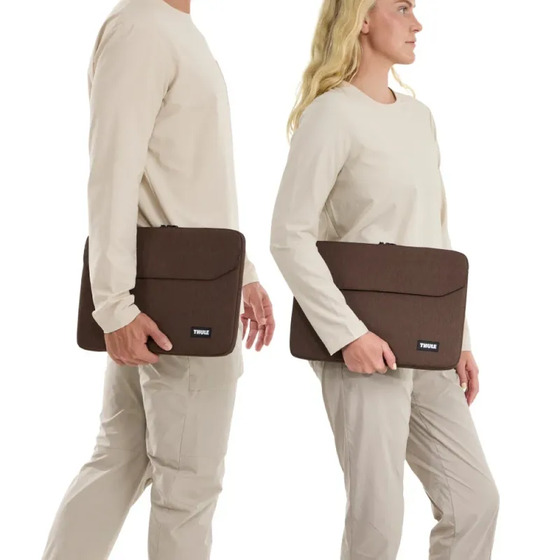 Thule Lithos Sleeveを持つ人々