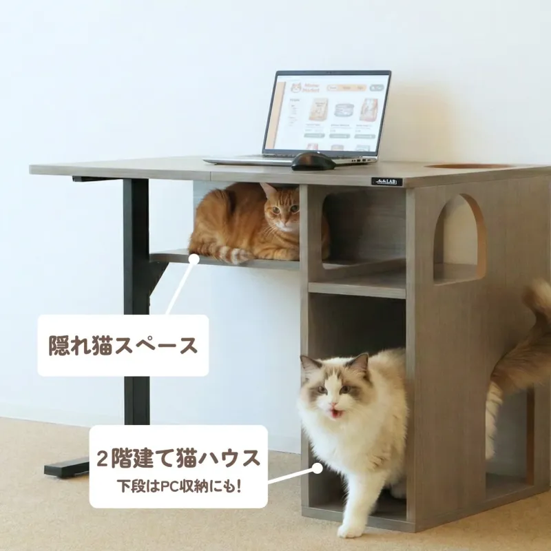 猫がくつろげる隠れスペースや2階建ての猫ハウスが一体となった多機能デスク