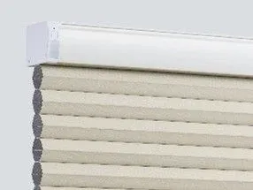 ベージュのハニカムシェードのクローズアップ