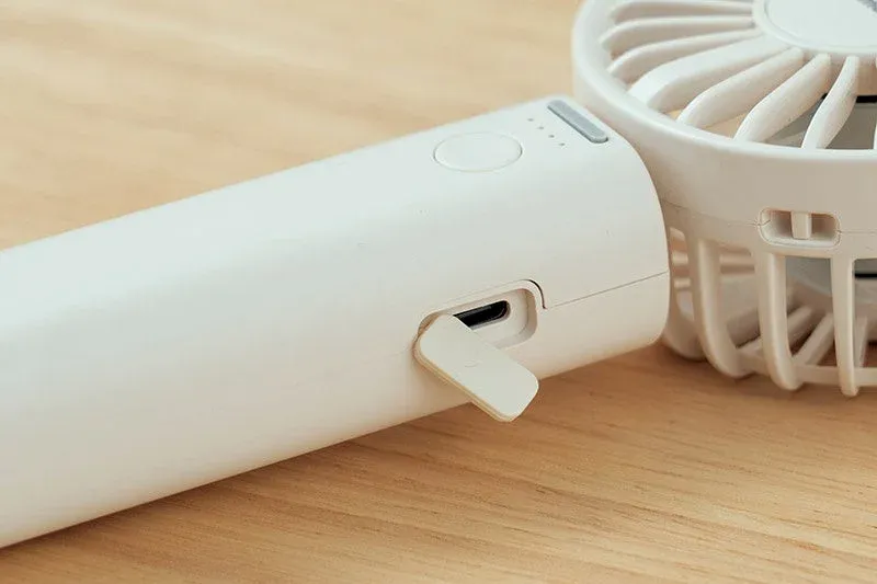 安心の充電カバー付き