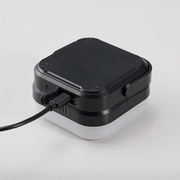 充電中のポータブルライト