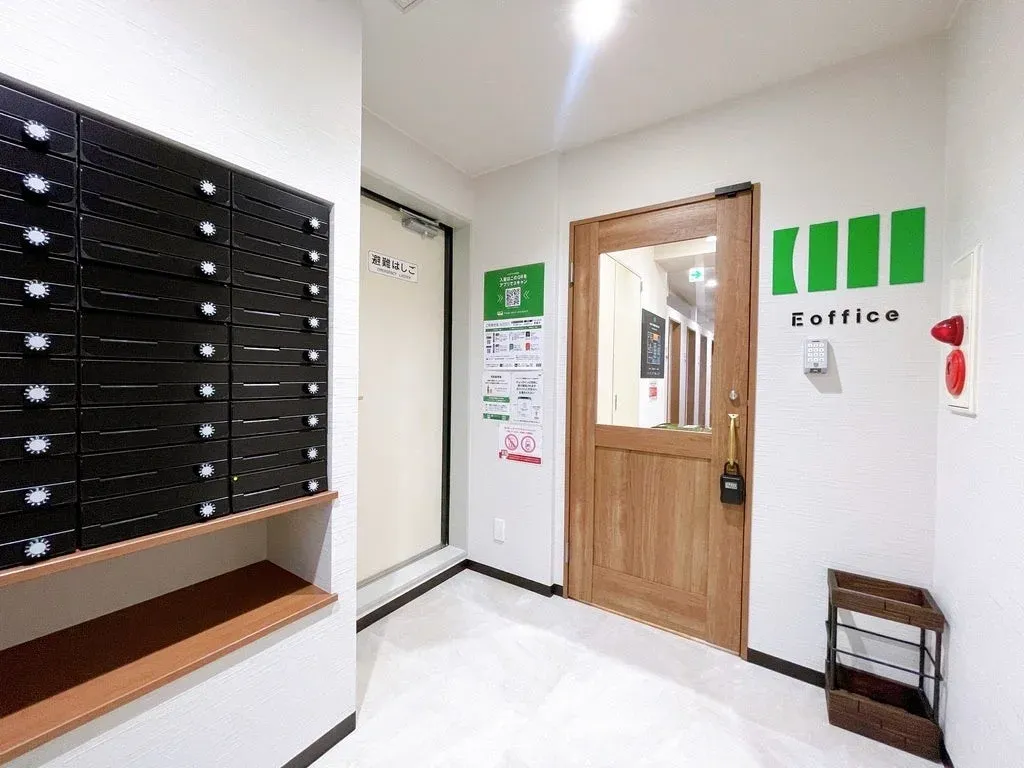 エントランスとメールボックス