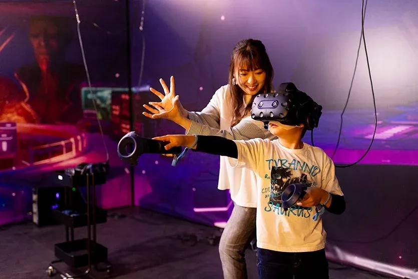 VR体験を楽しむ様子