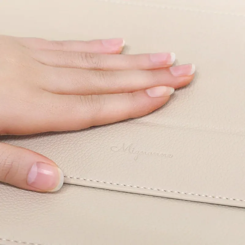 シュリンク調PUレザーの質感