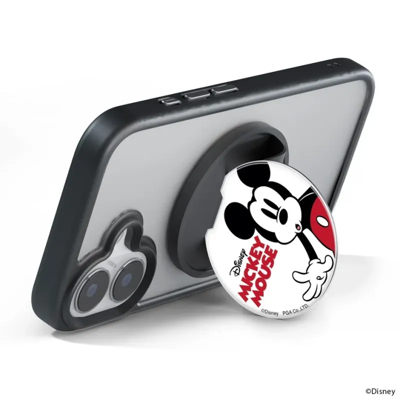 クリアケースを装着したスマートフォンが、ミッキーマウスのデザインが施されたポップソケットで立てかけられている様子