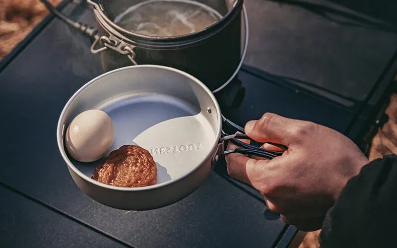 フタを取り皿として使用するイメージ