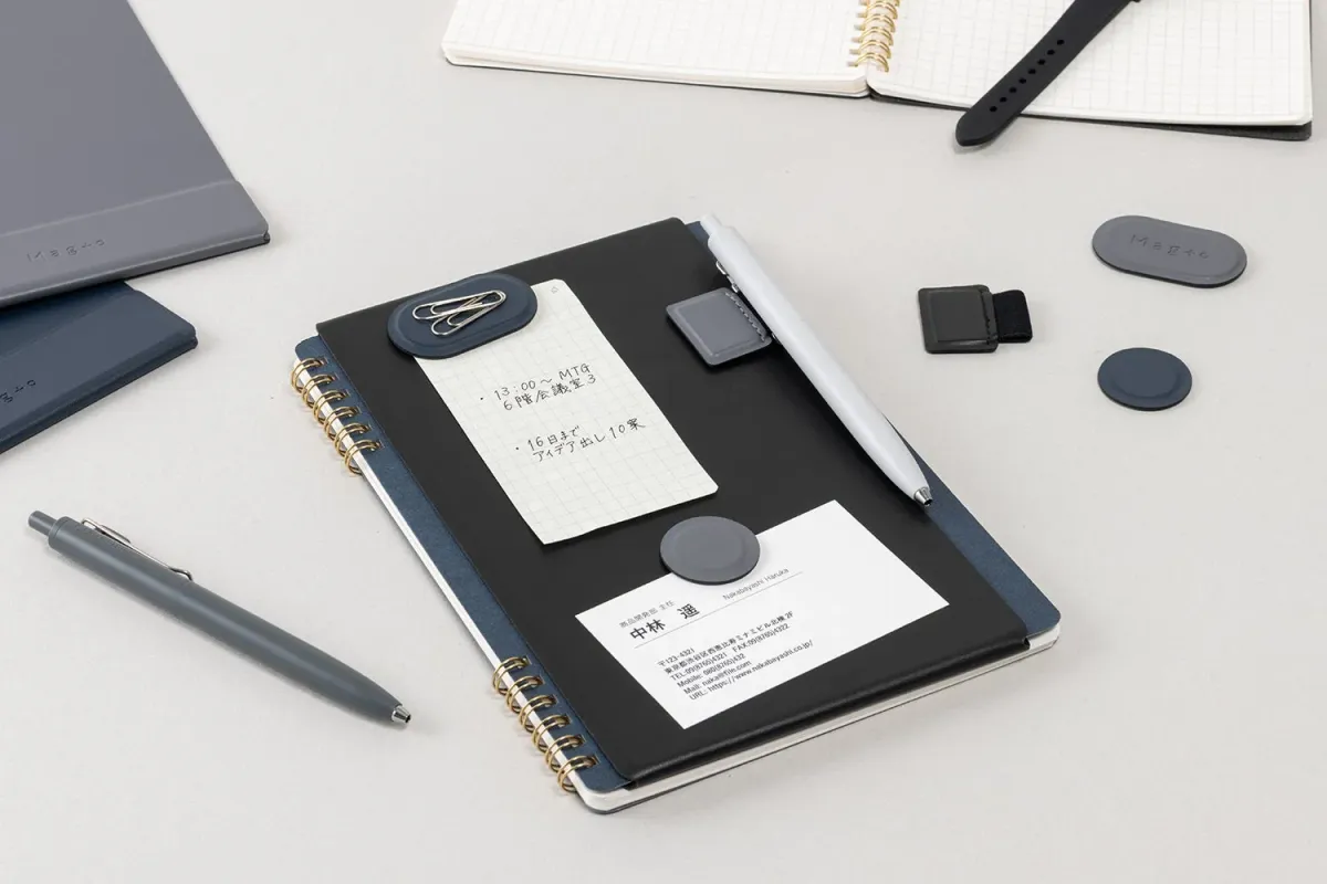 ノートとマグネットアクセサリー